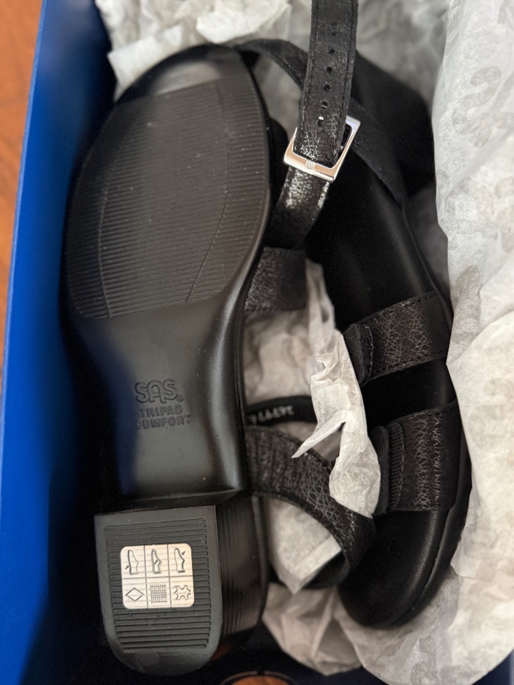 New with Box • SAS Savanna Sandals • Size 8 Narrow (8N)